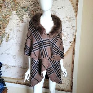 Arianna by Howard's brown black plaid cape coat faux fur collar glam mob wife M